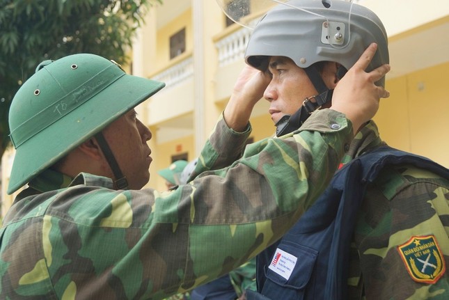 Mục kích lính công binh huấn luyện chống khủng bố ảnh 12