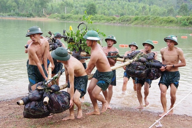 Cận cảnh trung đoàn bộ binh diễn tập vòng tổng hợp ảnh 5