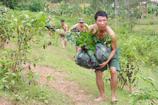 Cận cảnh trung đoàn bộ binh diễn tập vòng tổng hợp ảnh 10