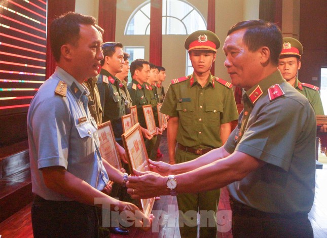 T.Ư Đoàn tặng Bằng khen thanh niên Quân đội và Công an tiêu biểu ảnh 1