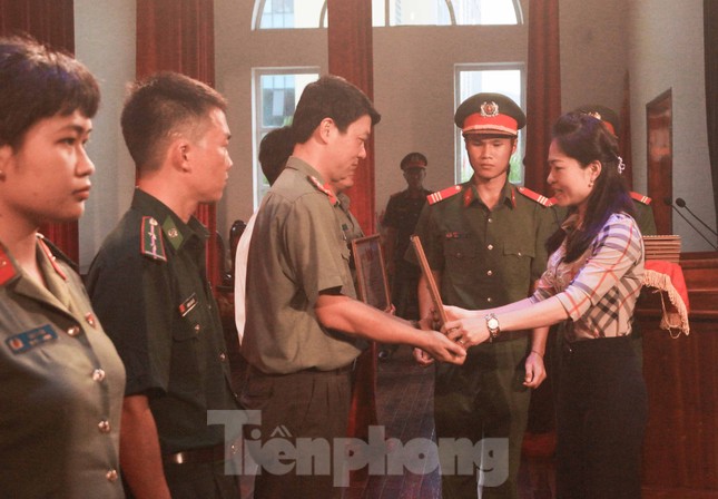 T.Ư Đoàn tặng Bằng khen thanh niên Quân đội và Công an tiêu biểu ảnh 4