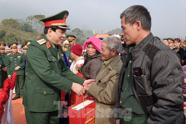 Đại tướng Ngô Xuân Lịch đánh trống khai mạc Ngày hội quân dân ảnh 3