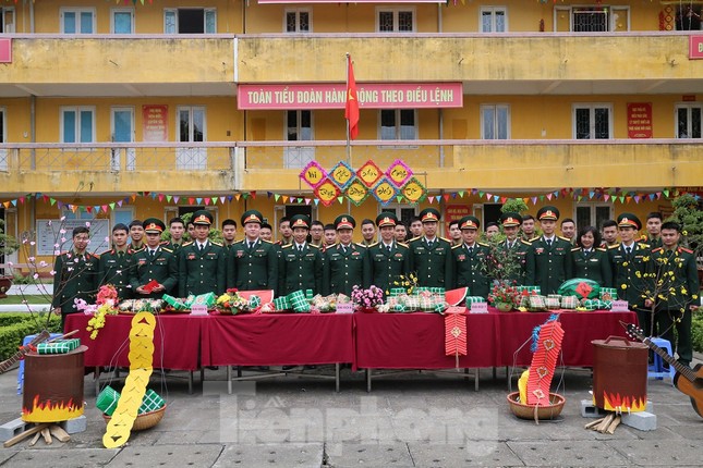 Sĩ quan Hậu cần tương lai trổ tài gói bánh chưng, nấu cỗ Tết ảnh 2