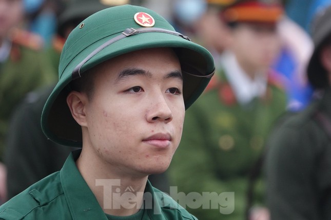 Hơn 1.000 thanh niên Thủ đô viết đơn tình nguyện nhập ngũ ảnh 7