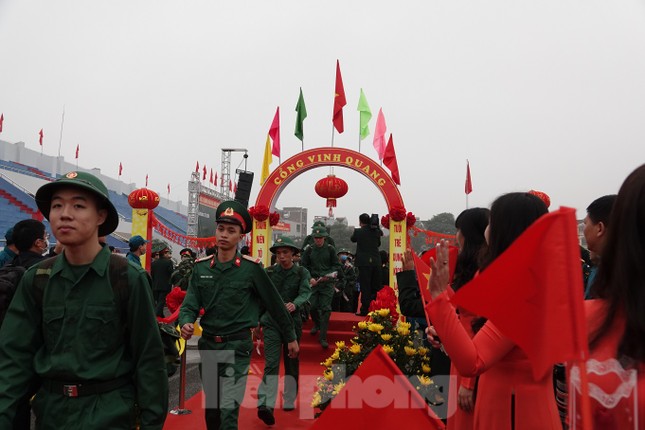Hơn 1.000 thanh niên Thủ đô viết đơn tình nguyện nhập ngũ ảnh 8