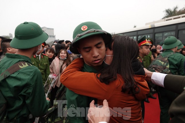 Hơn 1.000 thanh niên Thủ đô viết đơn tình nguyện nhập ngũ ảnh 3