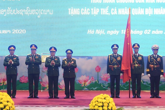 Trao tặng Huân chương cho tập thể, cá nhân Quân đội hai nước Việt - Lào ảnh 2