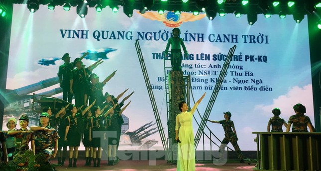 Nữ thượng úy Phòng không - Không quân hát 'COVID-19 đi đu đưa đi parody' ảnh 3