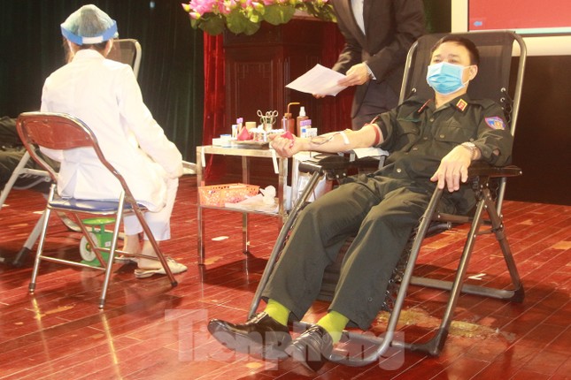 Tư lệnh và đoàn viên Cảnh sát cơ động hiến máu tình nguyện ảnh 2