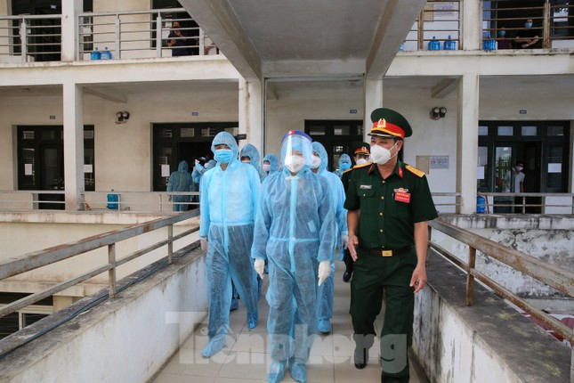 Phó Chủ tịch nước: Quân đội giúp người dân vững tâm chiến thắng đại dịch COVID-19 ảnh 2