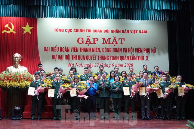 Gặp mặt 92 điển hình dự Đại hội Thi đua Quyết thắng toàn quân ảnh 3