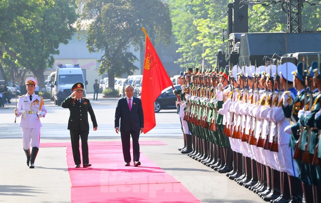 Thủ tướng: Phẩm chất 'Bộ đội Cụ Hồ' được phát huy trong phòng chống COVID-19 ảnh 1