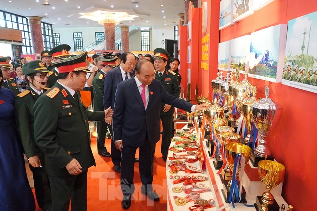 Thủ tướng: Phẩm chất 'Bộ đội Cụ Hồ' được phát huy trong phòng chống COVID-19 ảnh 5