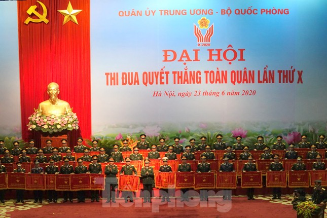 Thủ tướng: Phẩm chất 'Bộ đội Cụ Hồ' được phát huy trong phòng chống COVID-19 ảnh 4
