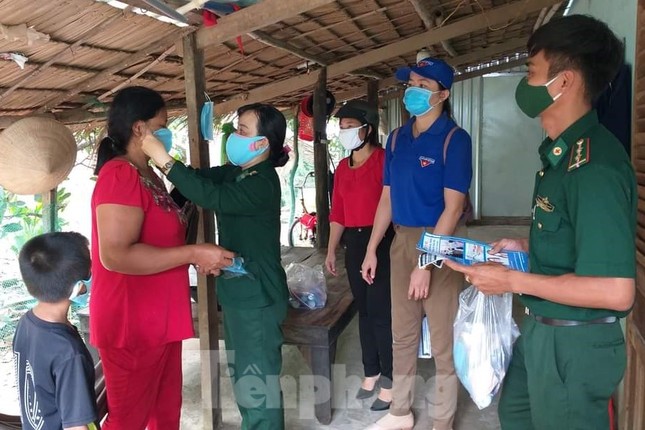 Hơn 320.000 hộ dân cam kết không xuất nhập cảnh trái phép ảnh 4
