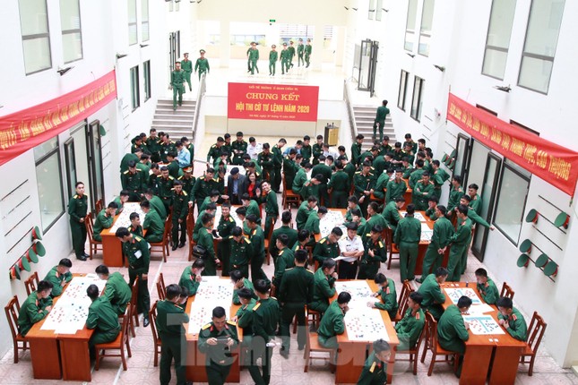 Trao chứng nhận cho 86 cán bộ Đoàn, cán bộ đảm nhiệm công tác thanh niên ảnh 3