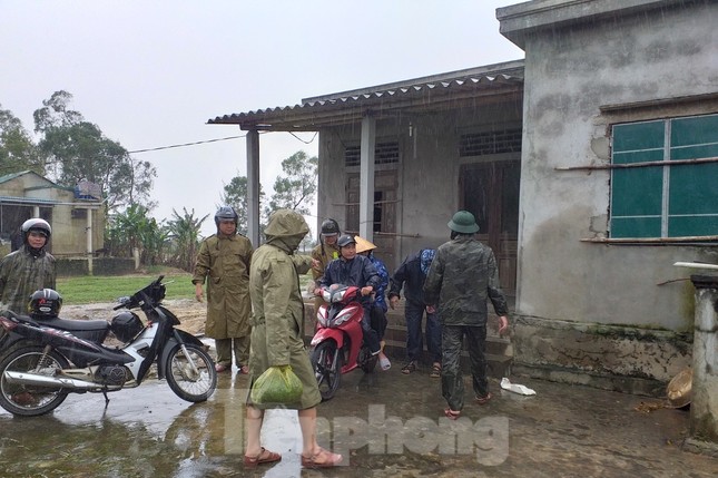 Bão 13 dữ dội nhất từ đêm nay đến sáng mai, nguy cơ ngập lụt lớn ảnh 24
