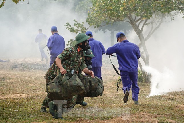 Quân đội diễn tập phòng thủ dân sự liên tỉnh ứng phó sự cố môi trường ảnh 9