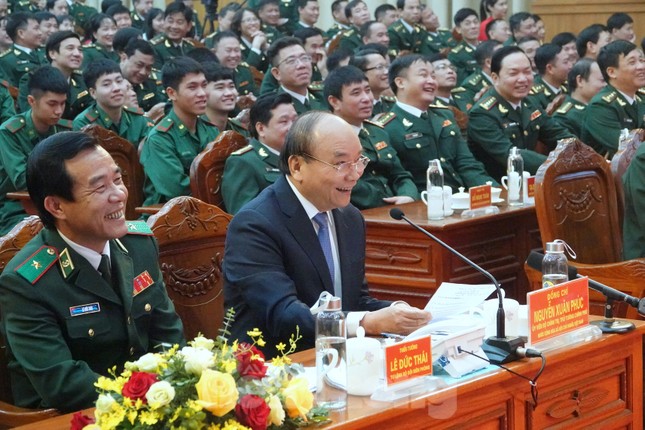 Thủ tướng: Chúng ta ngồi đây nhưng biết bao đồng chí đang chịu rét mướt, khó khăn ảnh 1