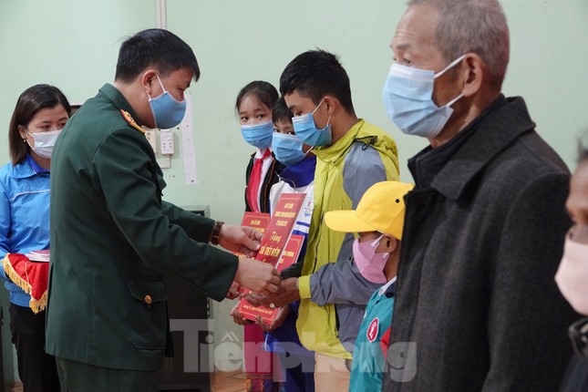 Xuân biên giới thắm tình quân dân ảnh 6