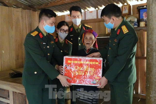 Xuân biên giới thắm tình quân dân ảnh 2