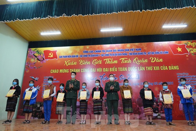 Xuân biên giới thắm tình quân dân ảnh 10