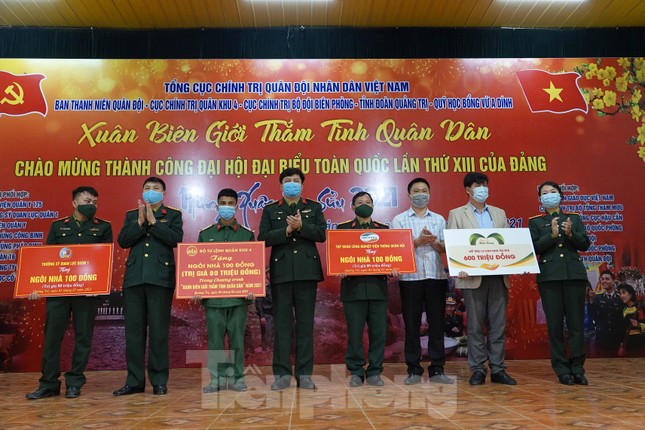 Xuân biên giới thắm tình quân dân ảnh 11