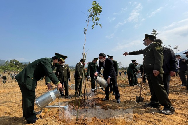 Anh hùng liệt sĩ bảo vệ biên giới phía Bắc mãi là tấm gương sáng ảnh 3