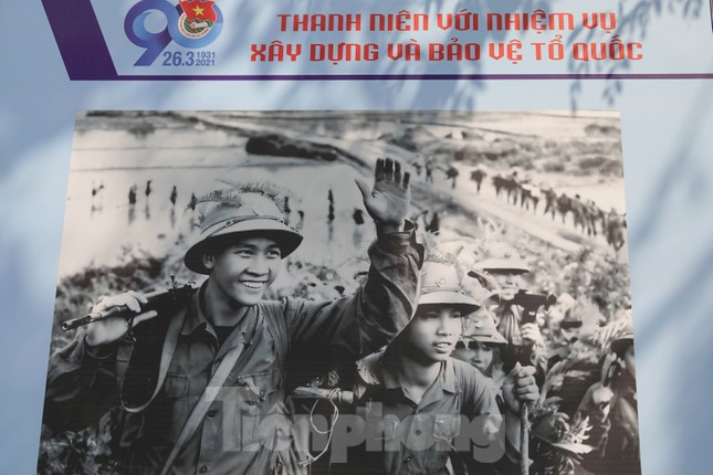 Khai mạc triển lãm ảnh ‘Bác Hồ với thanh niên’ ảnh 4