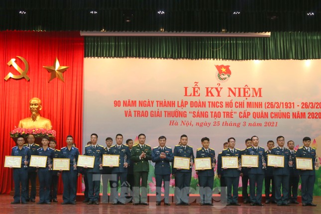 Quân chủng Phòng không - Không quân trao Giải thưởng Sáng tạo trẻ năm 2020 ảnh 3