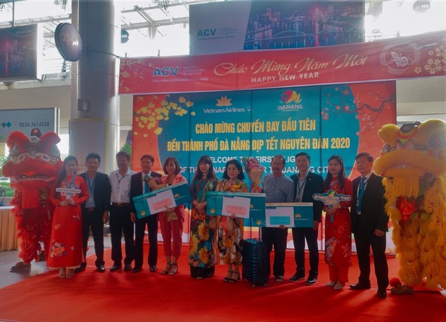 Đà Nẵng chào đón chuyến bay đầu tiên năm Canh Tý 2020 ảnh 1