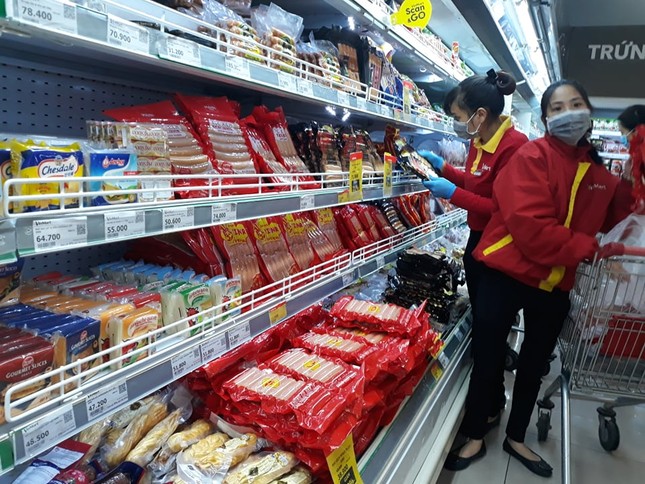Dồi dào lương thực, thực phẩm ở siêu thị trước giờ cách ly toàn xã hội ảnh 2