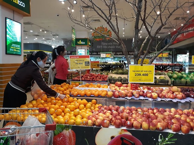 Dồi dào lương thực, thực phẩm ở siêu thị trước giờ cách ly toàn xã hội ảnh 1