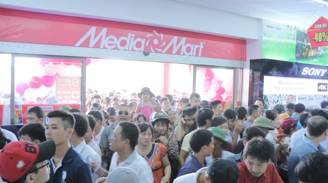 Biển người chờ khai trương đại siêu thị Media Mart Hưng Yên ảnh 9