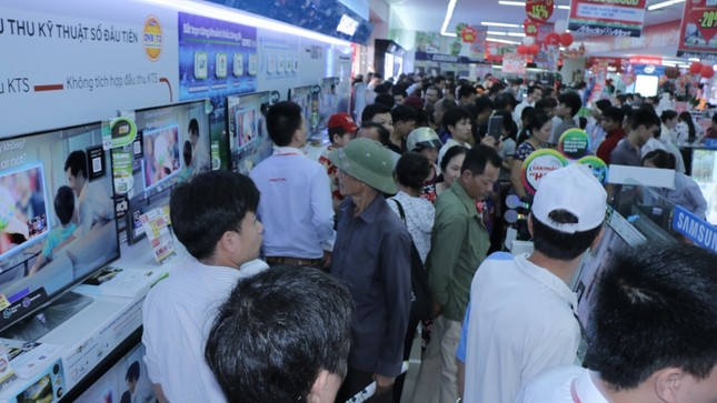 Biển người chờ khai trương đại siêu thị Media Mart Hưng Yên ảnh 10