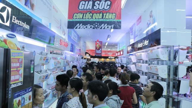 Biển người chờ khai trương đại siêu thị Media Mart Hưng Yên ảnh 3
