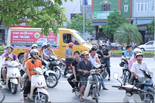 Biển người chờ khai trương đại siêu thị Media Mart Hưng Yên ảnh 6