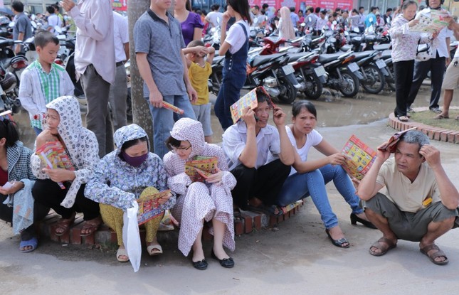 Biển người chờ khai trương đại siêu thị Media Mart Hưng Yên ảnh 7