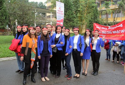 Nhà sách Tiền Phong tiếp lửa ngày hội “Chủ Nhật Đỏ” lần thứ VIII – 2016. ảnh 2