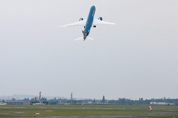 'Màn biểu diễn' của máy bay hiện đại nhất Vietnam Airlines Boeing 787-9 ảnh 1
