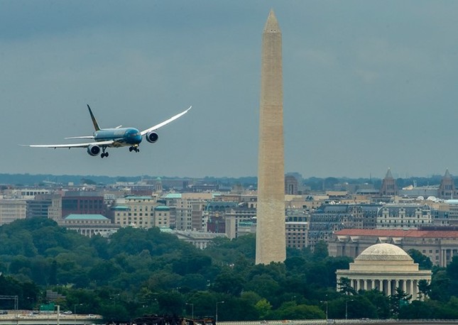 'Màn biểu diễn' của máy bay hiện đại nhất Vietnam Airlines Boeing 787-9 ảnh 3