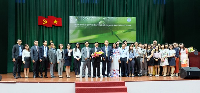 EY Việt Nam “đẩy” sinh viên vào môi trường chuyên nghiệp ảnh 1