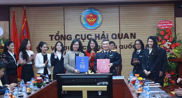 LienvietpostBank ký thỏa thuận với tổng cục hải quan về thu ngân sách ảnh 1