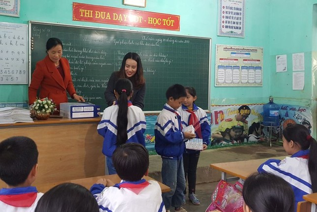 Qũy Vì tầm vóc Việt tài trợ hơn 200.000 ly sữa cho học sinh nghèo Nghệ An ảnh 1