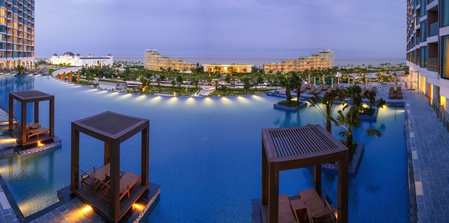 'Ngày vàng tri ân', cơ hội sở hữu xe Mazda 3 cùng FLC Grand Hotel Sam Son ảnh 1