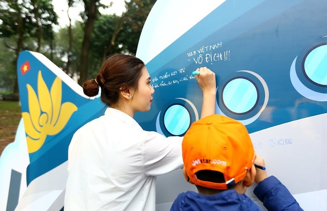 “Vietnam Airlines - Cất cánh mùa xuân” Không khí đón Tết sớm vỡ oà cùng ảnh 3