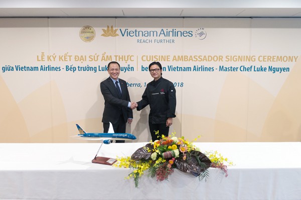 Đầu bếp Luke Nguyễn sáng tạo món ăn cho Vietnam Airlines ảnh 2