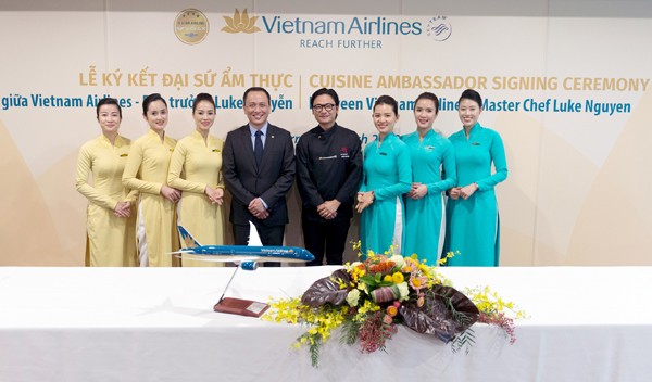 Đầu bếp Luke Nguyễn sáng tạo món ăn cho Vietnam Airlines ảnh 3
