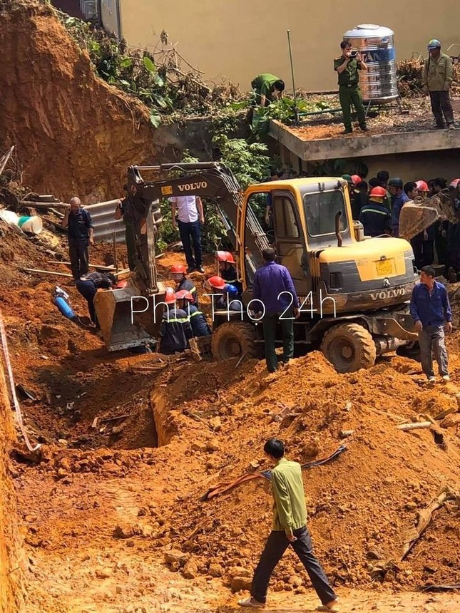 Sập công trình ở Phú Thọ, nhiều người bị vùi lấp, ít nhất 3 người chết ảnh 1
