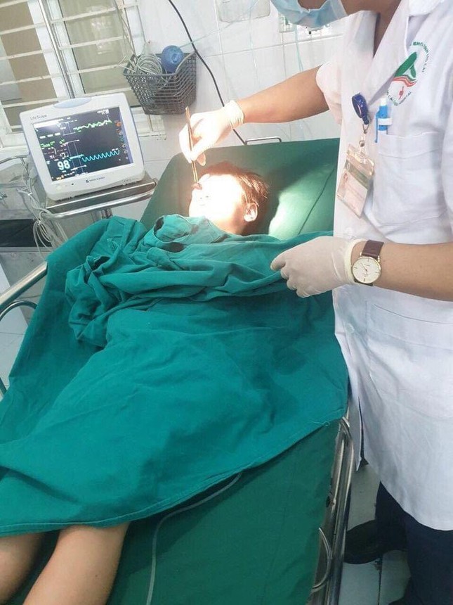 Bị cánh quạt trần văng trúng giữa giờ nghỉ, một học sinh nhập viện ảnh 1